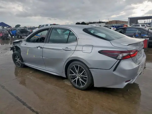 4T1G11AK6NU003482 2022 TOYOTA CAMRY - Image 2