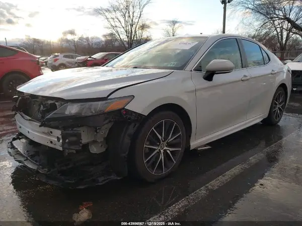 4T1G11AK6NU004101 2022 TOYOTA CAMRY - Image 2