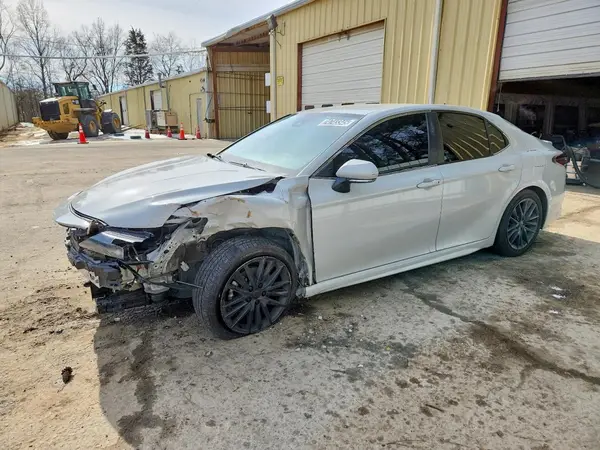 4T1G11AK6NU007063 2022 TOYOTA CAMRY - Image 1