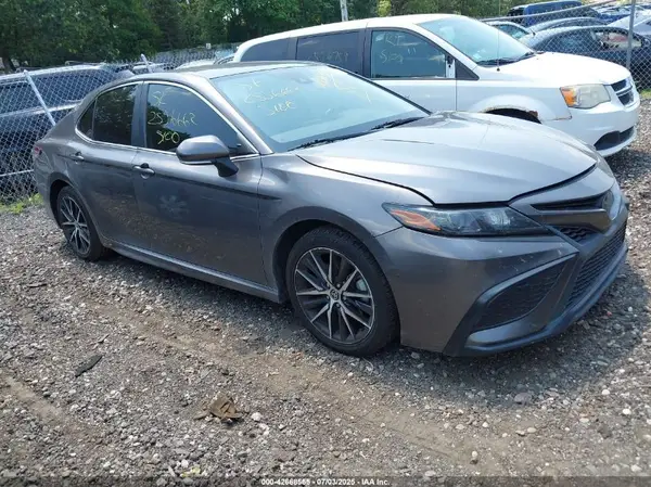 4T1G11AK6NU009783 2022 TOYOTA CAMRY - Image 1
