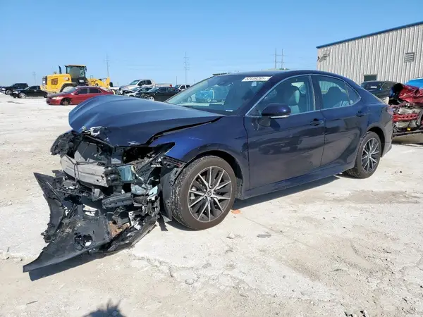 4T1G11AK6NU014045 2022 TOYOTA CAMRY - Image 1