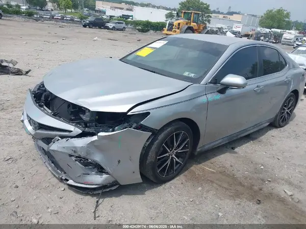 4T1G11AK6NU017656 2022 TOYOTA CAMRY - Image 2