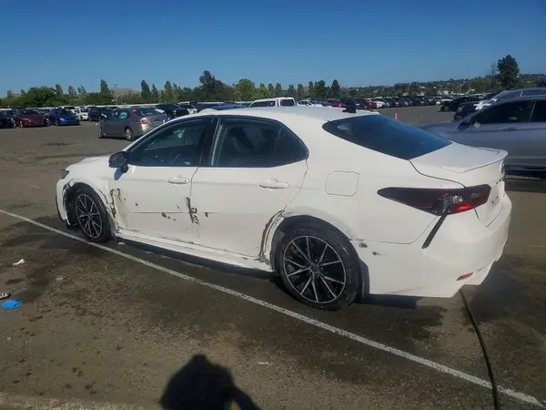 4T1G11AK6NU028379 2022 TOYOTA CAMRY - Image 2