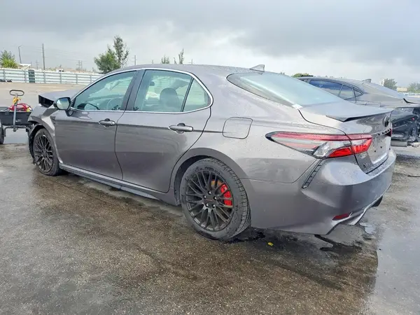 4T1G11AK6NU040998 2022 TOYOTA CAMRY - Image 2