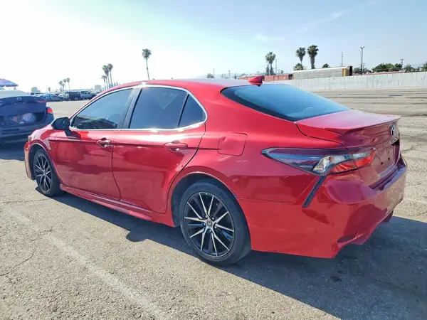 4T1G11AK6NU042010 2022 TOYOTA CAMRY - Image 2