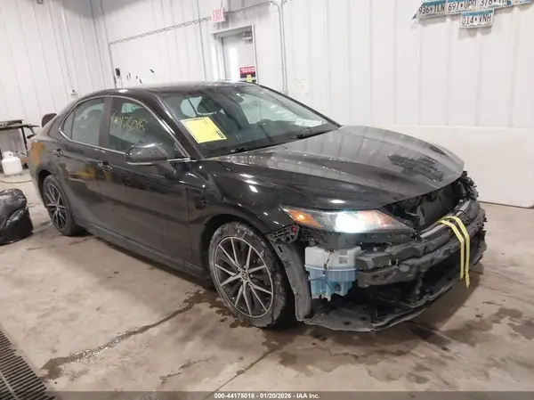 4T1G11AK6NU042038 2022 TOYOTA CAMRY - Image 1