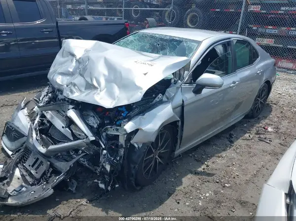 4T1G11AK6NU043027 2022 TOYOTA CAMRY - Image 2