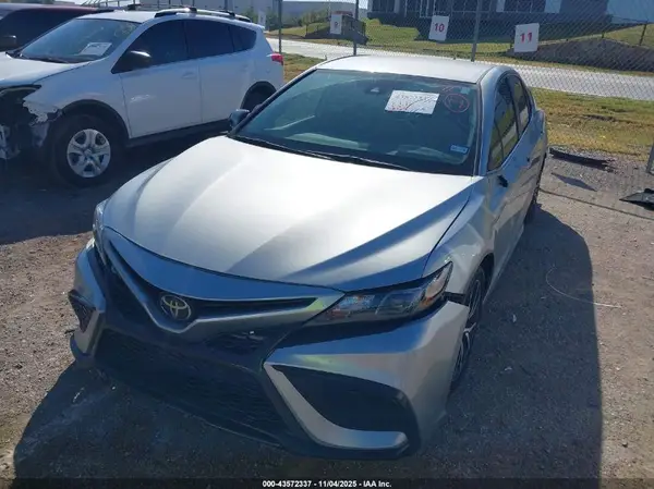 4T1G11AK6NU045618 2022 TOYOTA CAMRY - Image 2