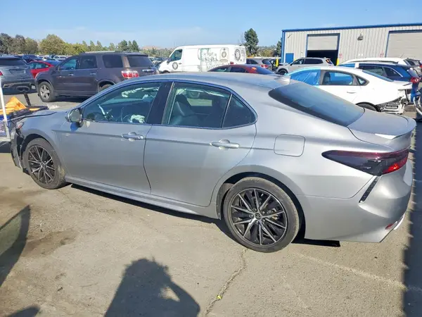 4T1G11AK6NU050480 2022 TOYOTA CAMRY - Image 2
