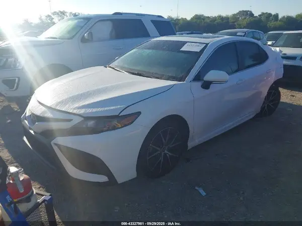 4T1G11AK6NU058515 2022 TOYOTA CAMRY - Image 2