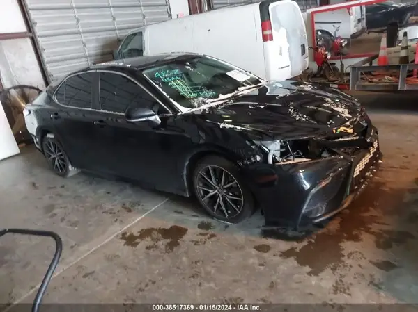 4T1G11AK6NU063990 2022 TOYOTA CAMRY - Image 1