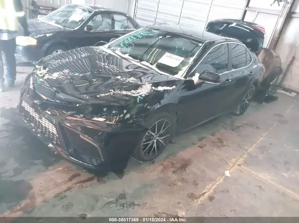 4T1G11AK6NU063990 2022 TOYOTA CAMRY - Image 2