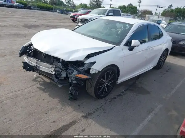 4T1G11AK6NU066677 2022 TOYOTA CAMRY - Image 2