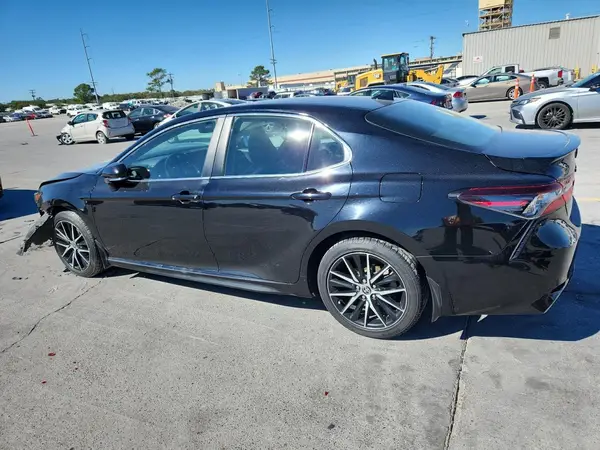 4T1G11AK6NU069255 2022 TOYOTA CAMRY - Image 2