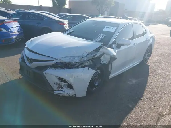 4T1G11AK6NU071071 2022 TOYOTA CAMRY - Image 2
