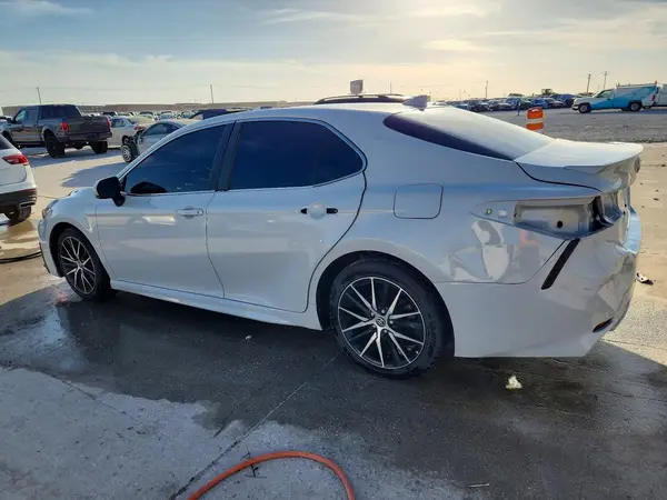 4T1G11AK6NU071622 2022 TOYOTA CAMRY - Image 2