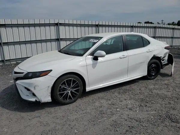 4T1G11AK6NU073211 2022 TOYOTA CAMRY - Image 1
