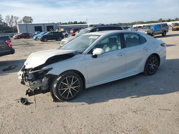 4T1G11AK6NU498704 2022 TOYOTA CAMRY - Image 1