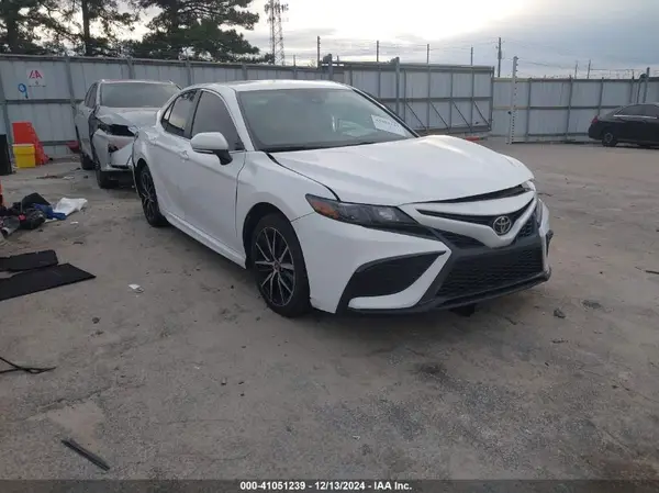 4T1G11AK6NU618906 2022 TOYOTA CAMRY - Image 1
