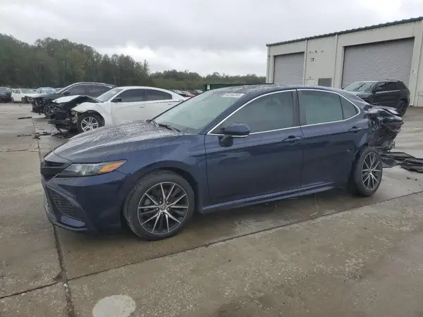 4T1G11AK6NU620512 2022 TOYOTA CAMRY - Image 1