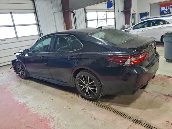 4T1G11AK6NU620770 2022 TOYOTA CAMRY - Image 2