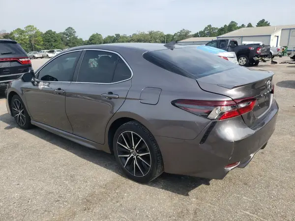 4T1G11AK6NU623796 2022 TOYOTA CAMRY - Image 2