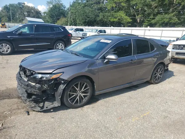 4T1G11AK6NU624401 2022 TOYOTA CAMRY - Image 1
