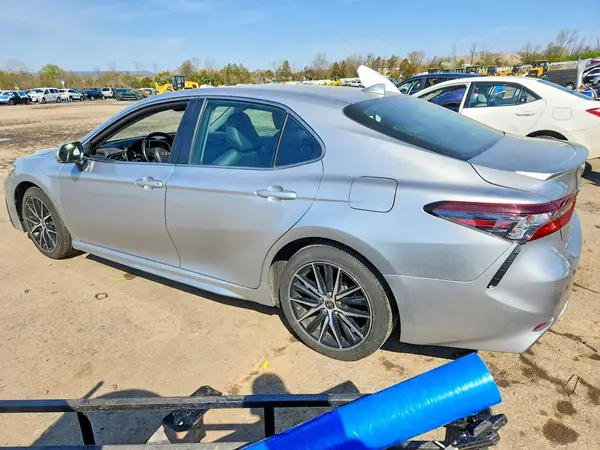 4T1G11AK6NU626200 2022 TOYOTA CAMRY - Image 2