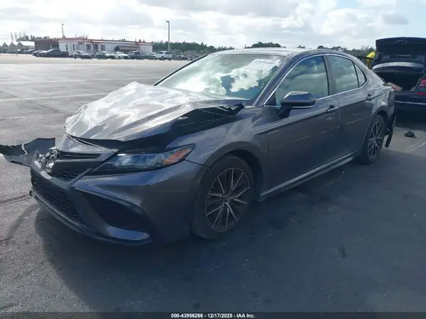4T1G11AK6NU628030 2022 TOYOTA CAMRY - Image 2