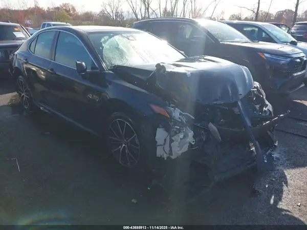 4T1G11AK6NU628884 2022 TOYOTA CAMRY - Image 1