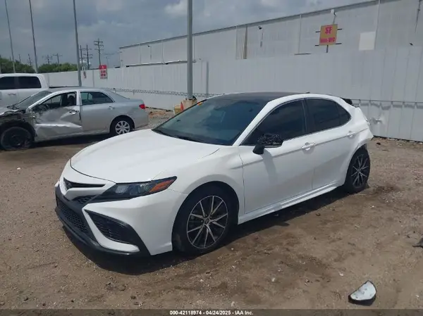 4T1G11AK6NU630621 2022 TOYOTA CAMRY - Image 2