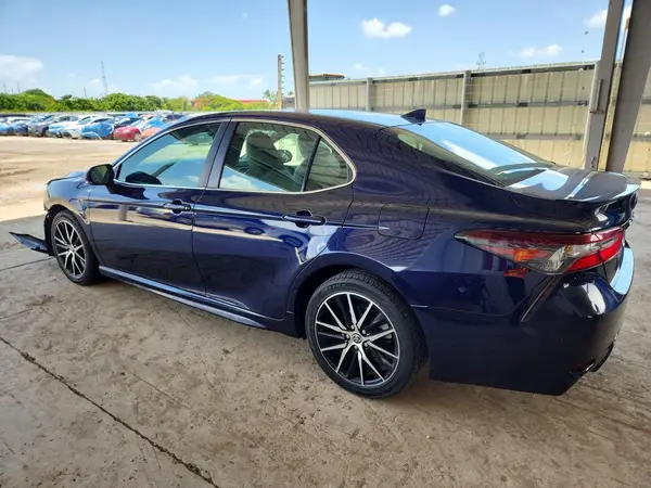 4T1G11AK6NU633874 2022 TOYOTA CAMRY - Image 2