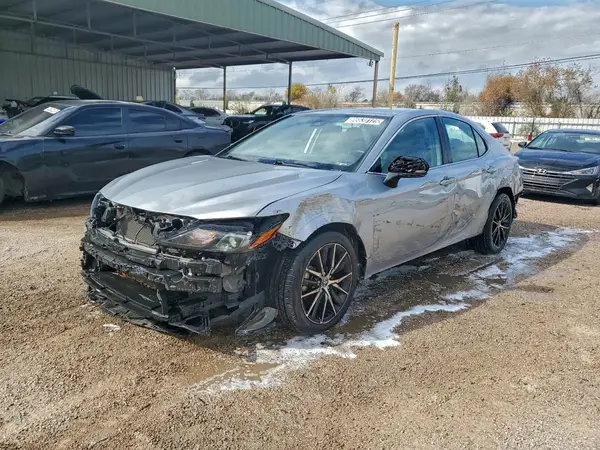 4T1G11AK6NU639996 2022 TOYOTA CAMRY - Image 1