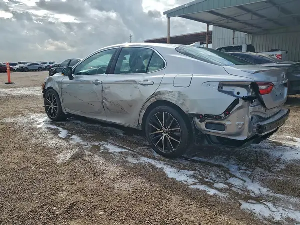 4T1G11AK6NU639996 2022 TOYOTA CAMRY - Image 2