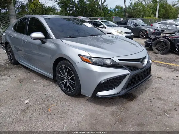 4T1G11AK6NU641747 2022 TOYOTA CAMRY - Image 1