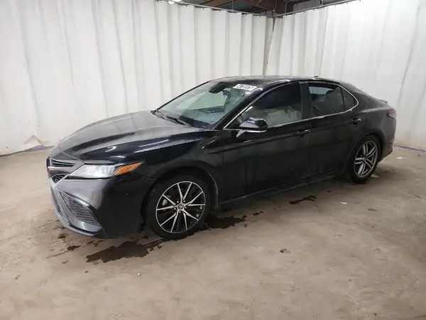 4T1G11AK6NU643028 2022 TOYOTA CAMRY - Image 1