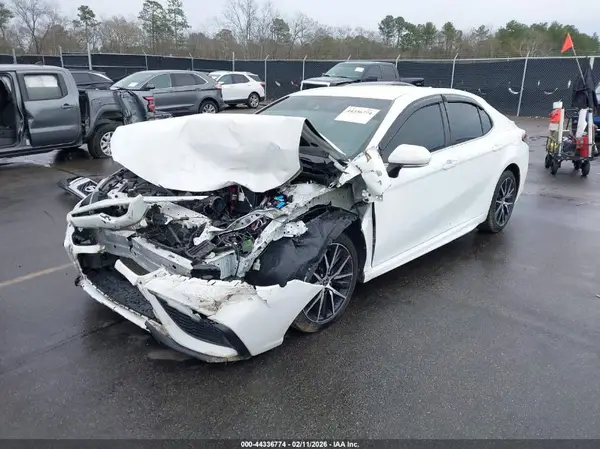 4T1G11AK6NU643143 2022 TOYOTA CAMRY - Image 2