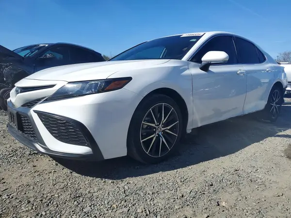 4T1G11AK6NU644213 2022 TOYOTA CAMRY - Image 1