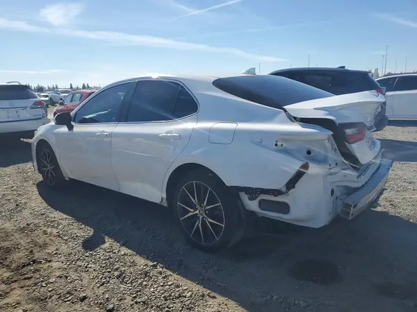 4T1G11AK6NU644213 2022 TOYOTA CAMRY - Image 2