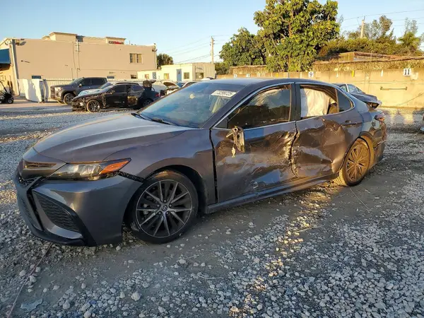 4T1G11AK6NU644812 2022 TOYOTA CAMRY - Image 1