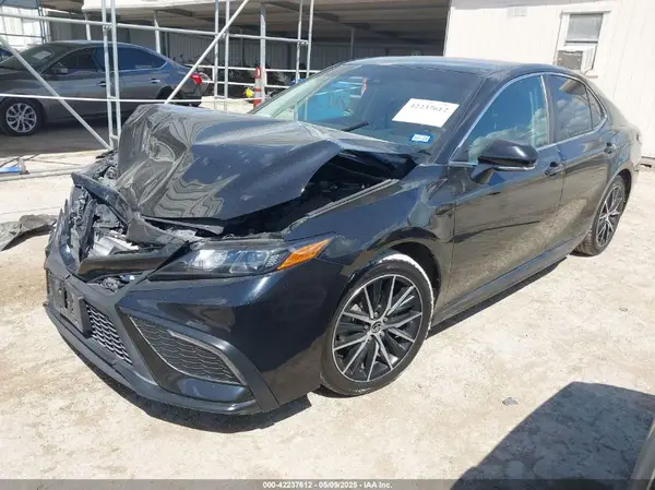 4T1G11AK6NU646396 2022 TOYOTA CAMRY - Image 2