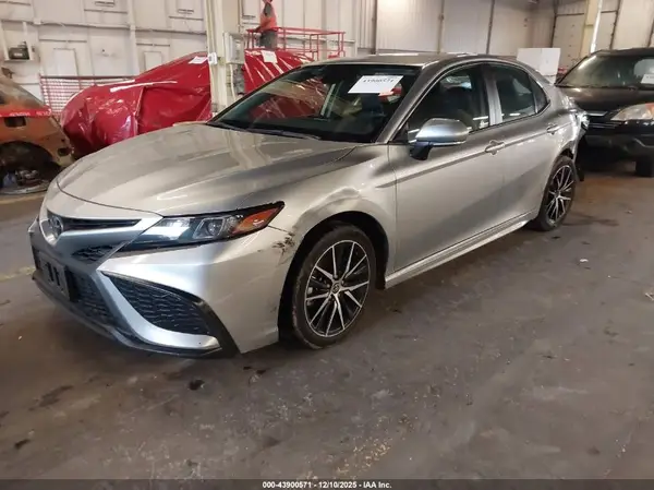 4T1G11AK6NU648696 2022 TOYOTA CAMRY - Image 2