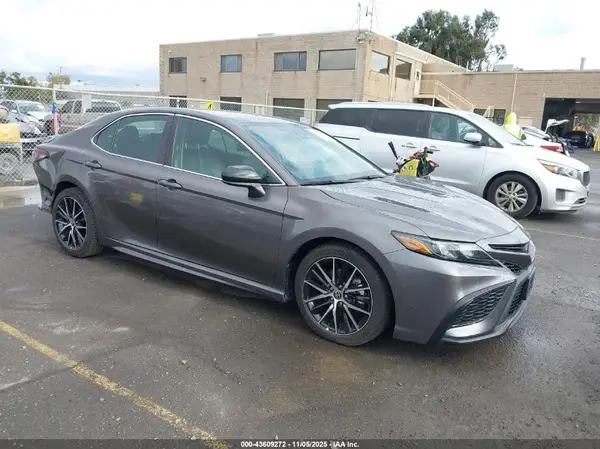 4T1G11AK6NU649315 2022 TOYOTA CAMRY - Image 1