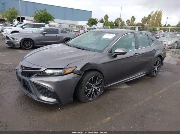 4T1G11AK6NU649315 2022 TOYOTA CAMRY - Image 2