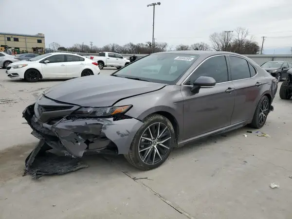 4T1G11AK6NU652084 2022 TOYOTA CAMRY - Image 1