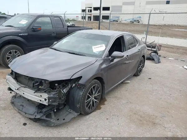 4T1G11AK6NU652540 2022 TOYOTA CAMRY - Image 2