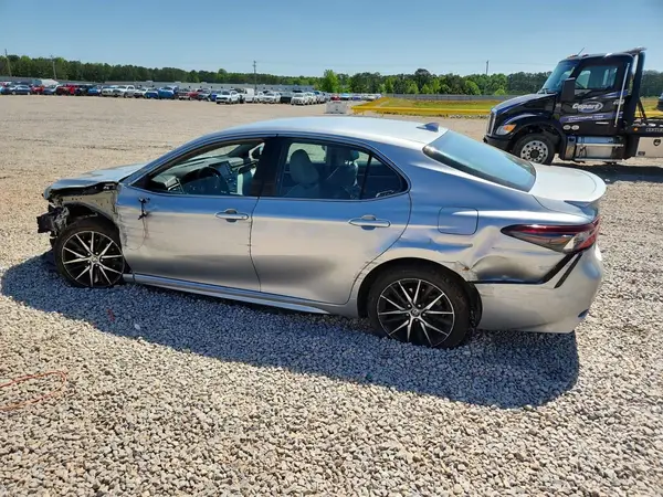 4T1G11AK6NU653025 2022 TOYOTA CAMRY - Image 2