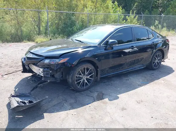 4T1G11AK6NU654045 2022 TOYOTA CAMRY - Image 2