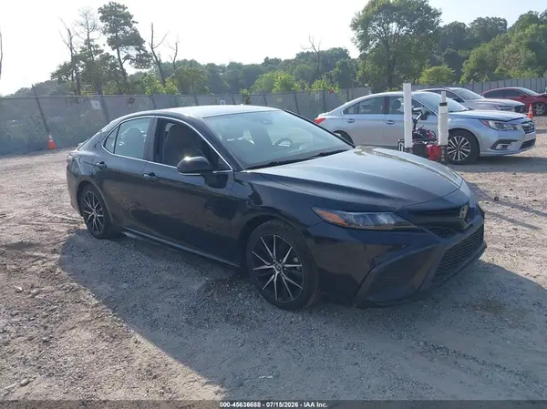 4T1G11AK6NU658015 2022 TOYOTA CAMRY - Image 1