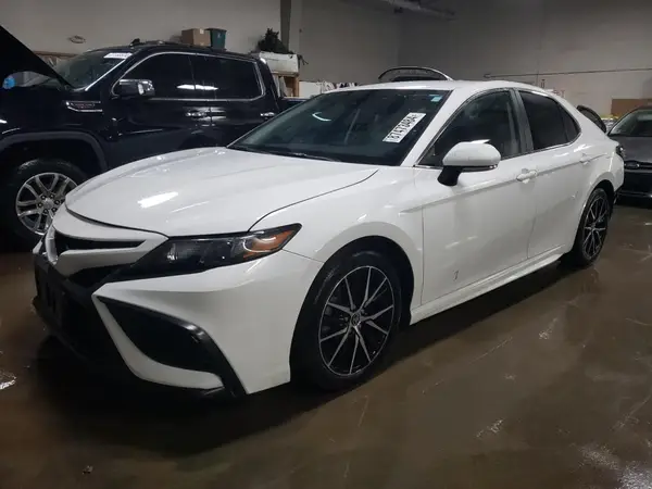 4T1G11AK6NU658581 2022 TOYOTA CAMRY - Image 1